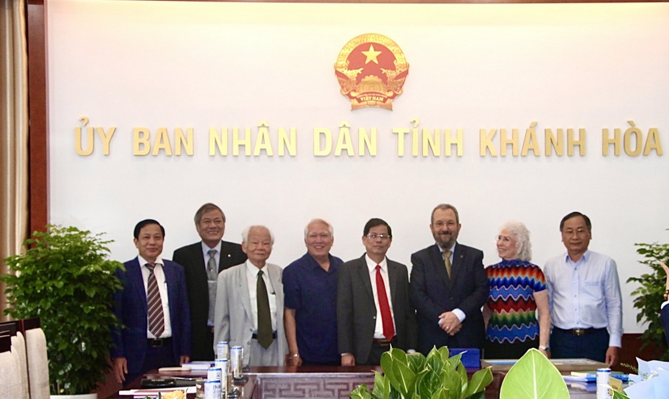 Khanh Hoa Province Leader Receives Former Prime Minister of Israel 