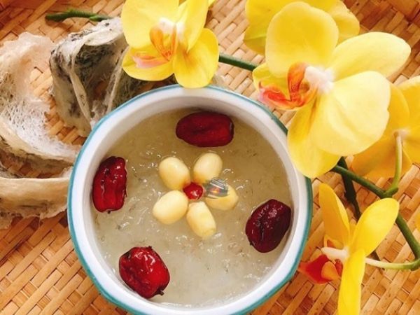 Chilled bird’s nest dessert with lotus seeds – a Nha Trang delicacy