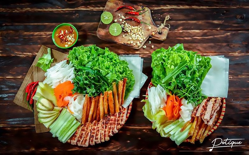 Nem Nướng grilled pork rolls with rice paper